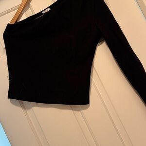 Elegant off should shirt